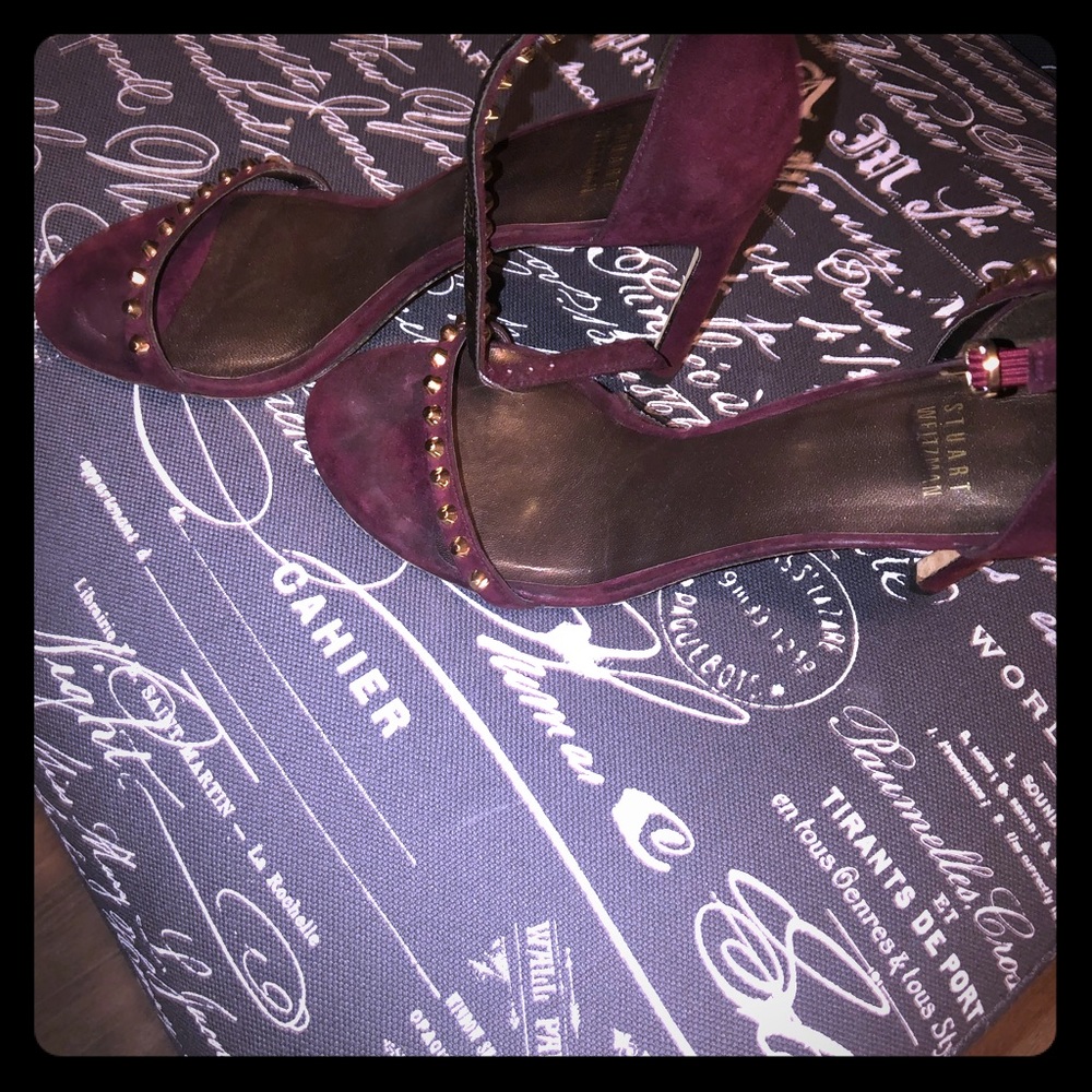 Used wine strapped sandals